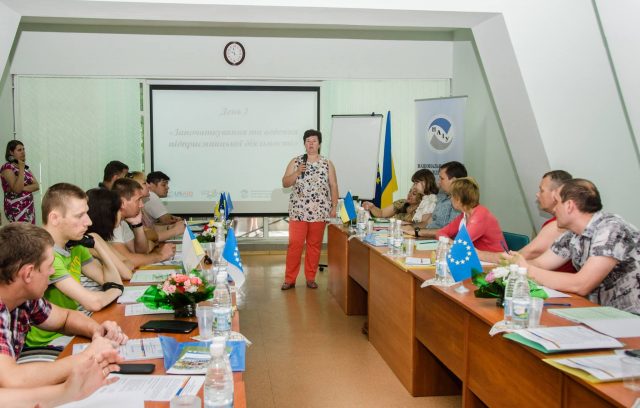 Відкриття тренінгу. З привітанням до учасників звертається координатор проекту – генеральний секретар ВГО НАІУ Вікторія Назаренко